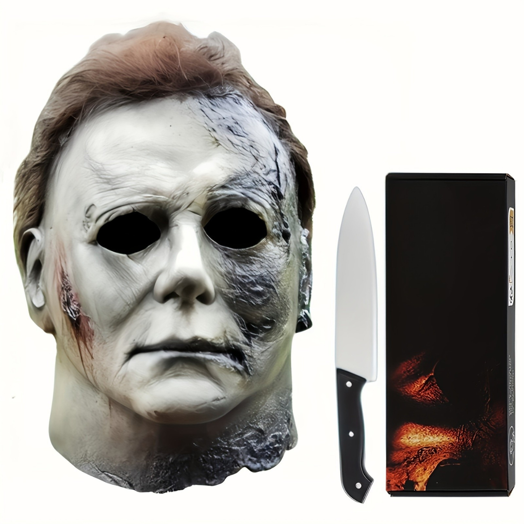 Michael Myers maske med realistiske detaljer ved siden af en køkkenkniv i sort æske. Perfekt til Halloween kostumer og horror samlere.