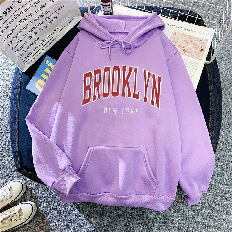 Kvinde hoodie med stilfuldt Brooklyn‑print