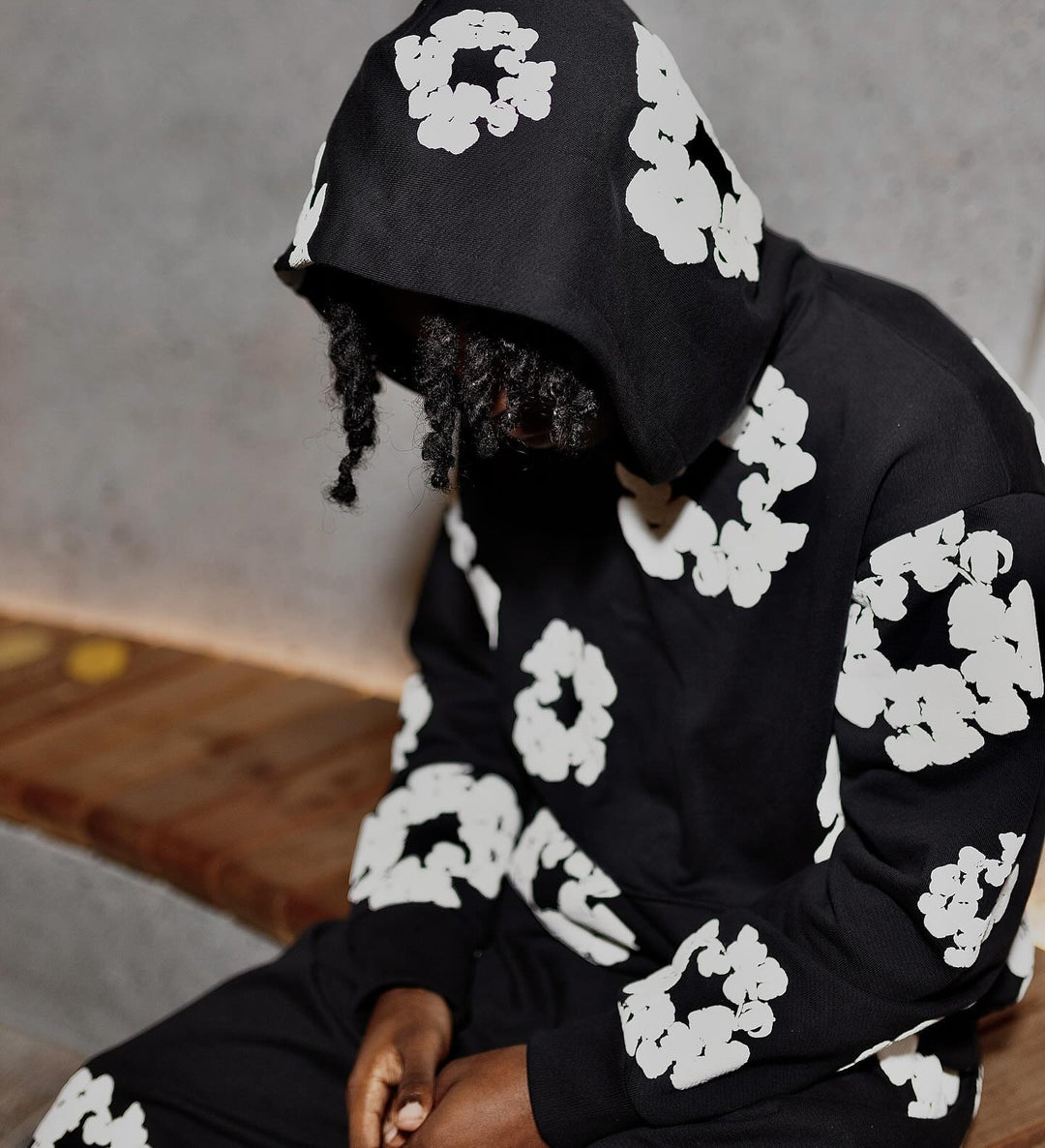 Conjunto de treino Flower Tears | caimento solto | design floral sutil para conforto no inverno