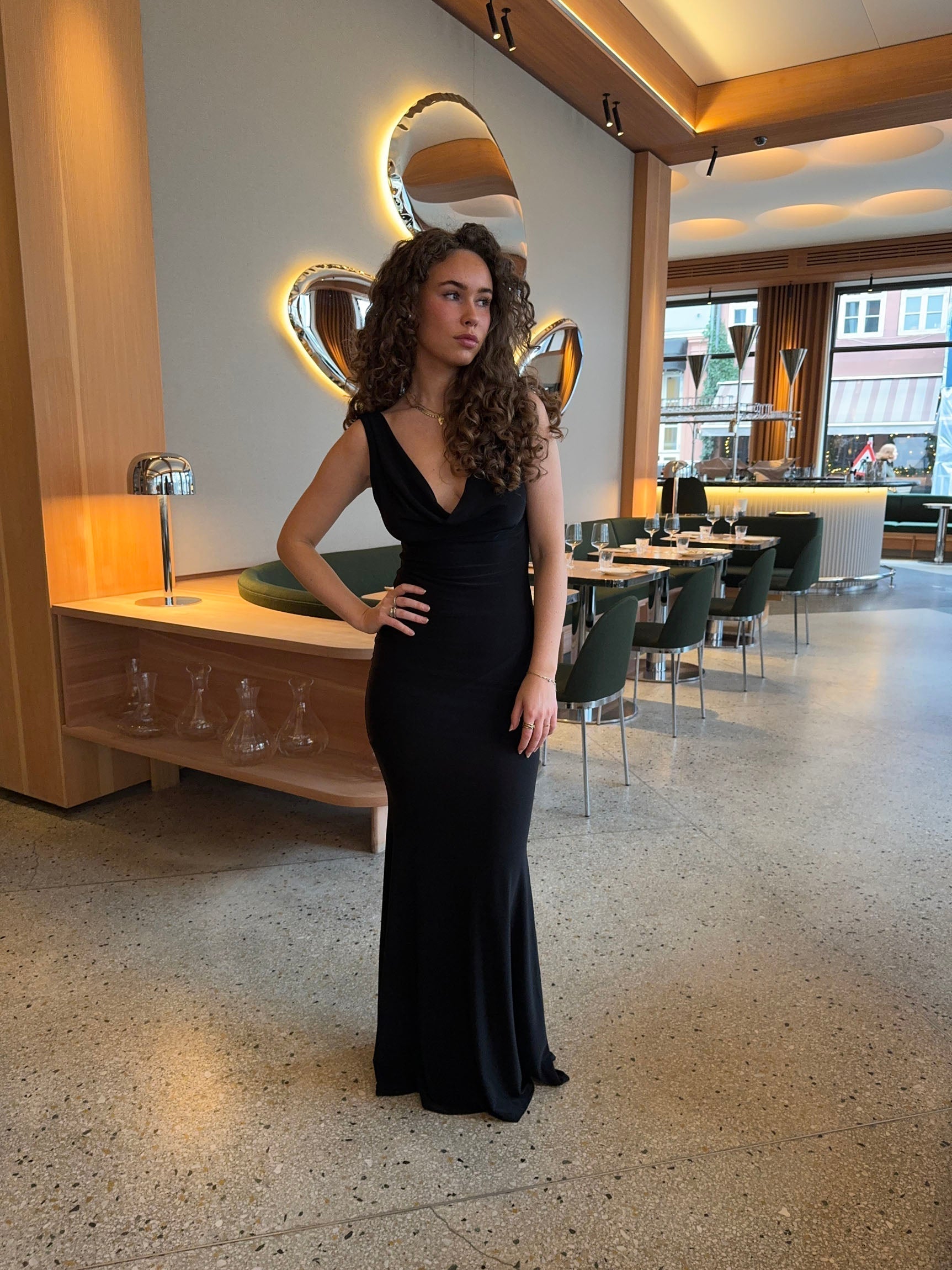 Robe longue élégante pour femmes avec fente et coupe ajustée