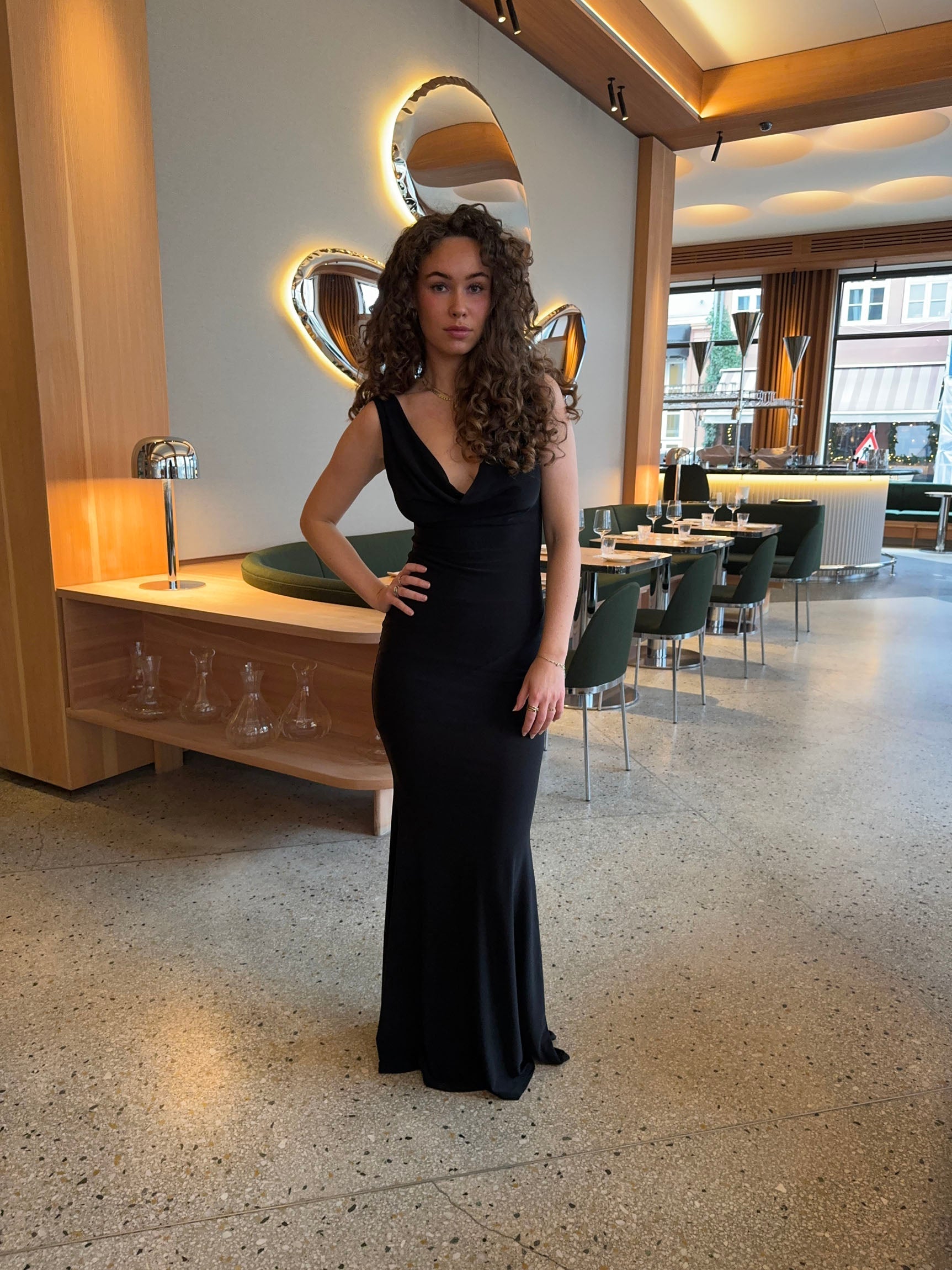 Robe longue élégante pour femmes avec fente et coupe ajustée