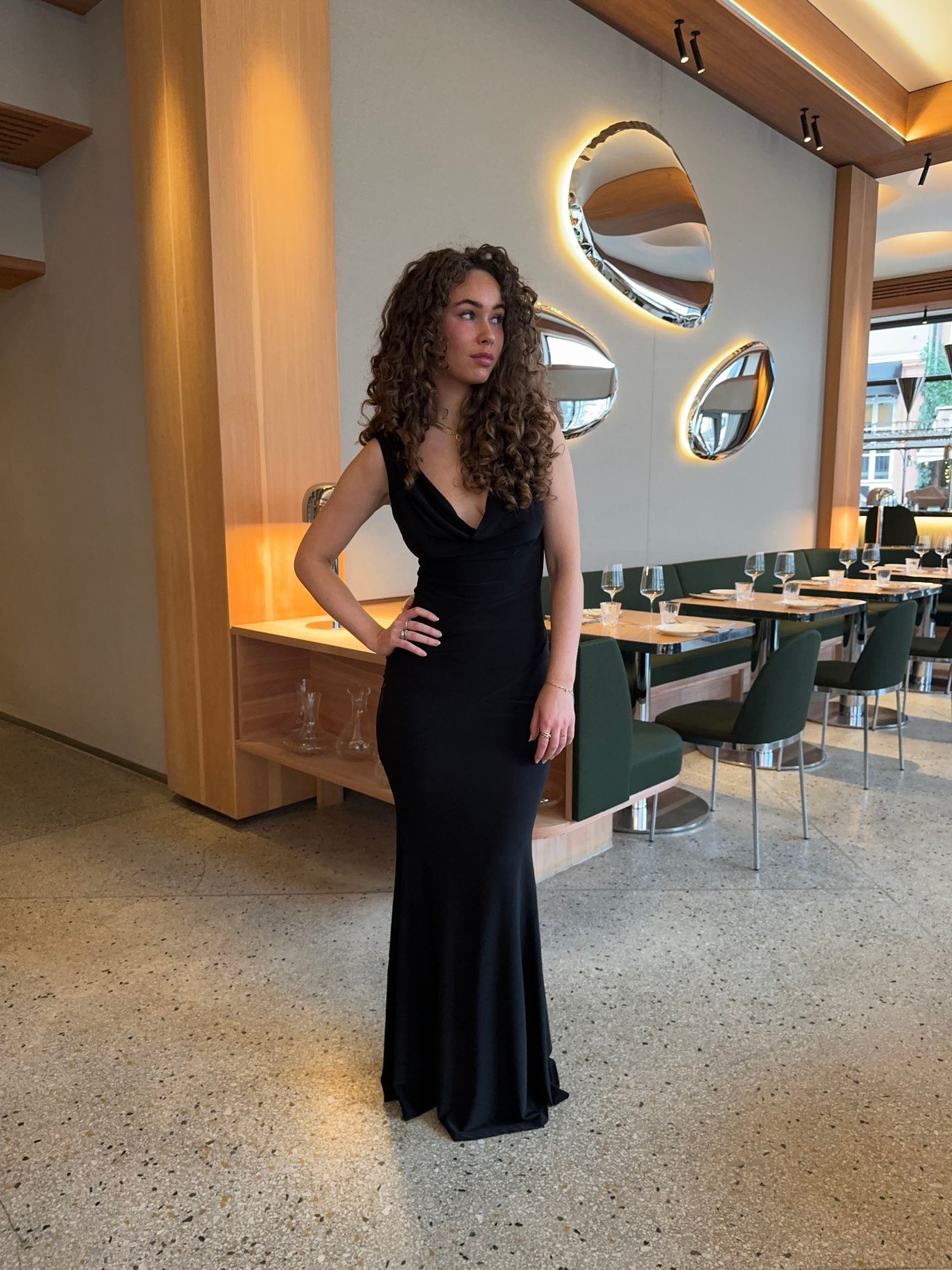 Robe longue élégante pour femmes avec fente et coupe ajustée