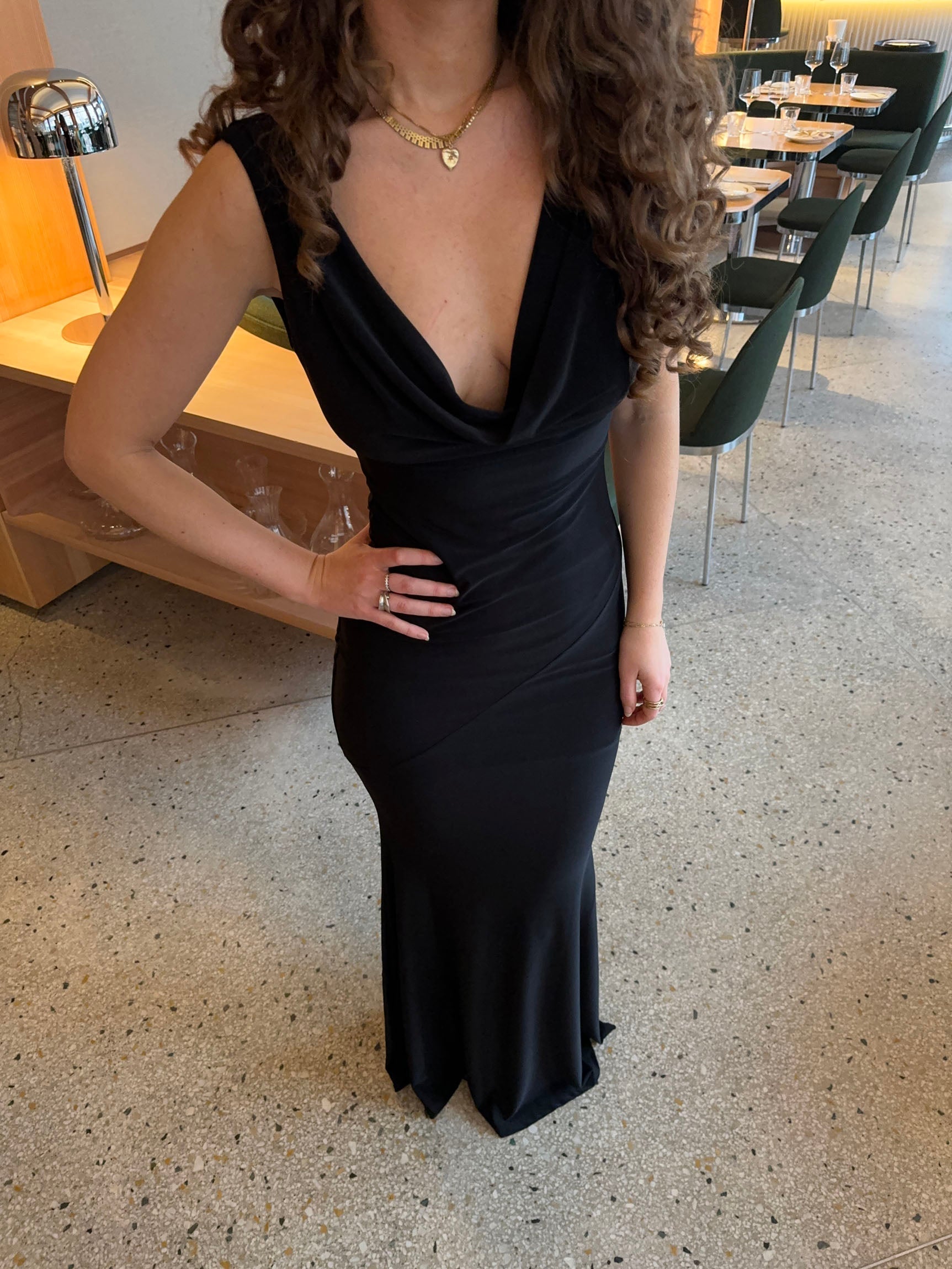 Robe longue élégante pour femmes avec fente et coupe ajustée