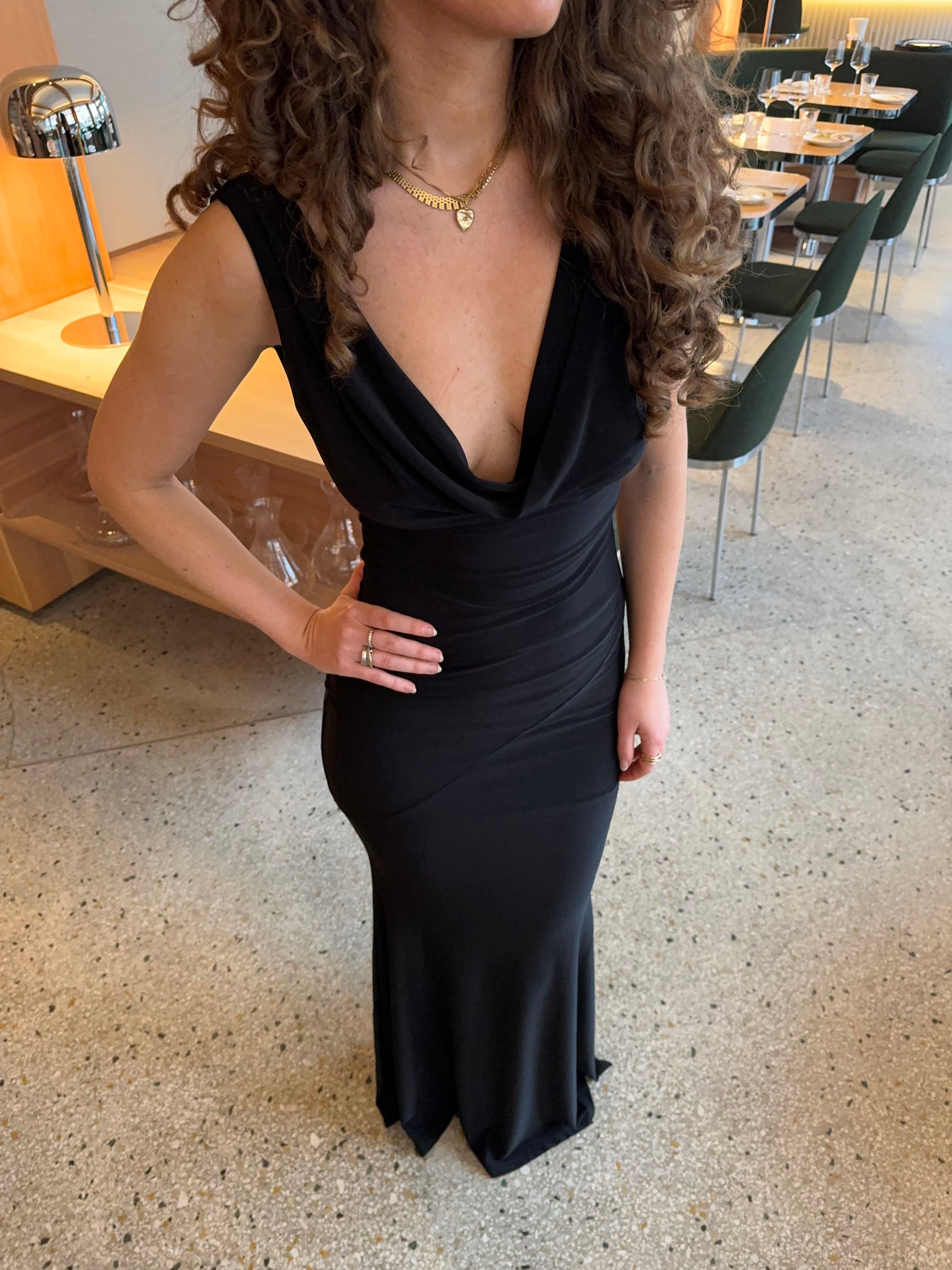 Robe longue élégante pour femmes avec fente et coupe ajustée