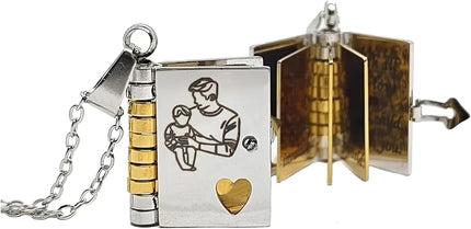 Sølv og guld bogformet vedhæng med indgraveret far og barn, hjerteudsmykning og kæde. Perfekt som personlig gave eller smykke til mænd.