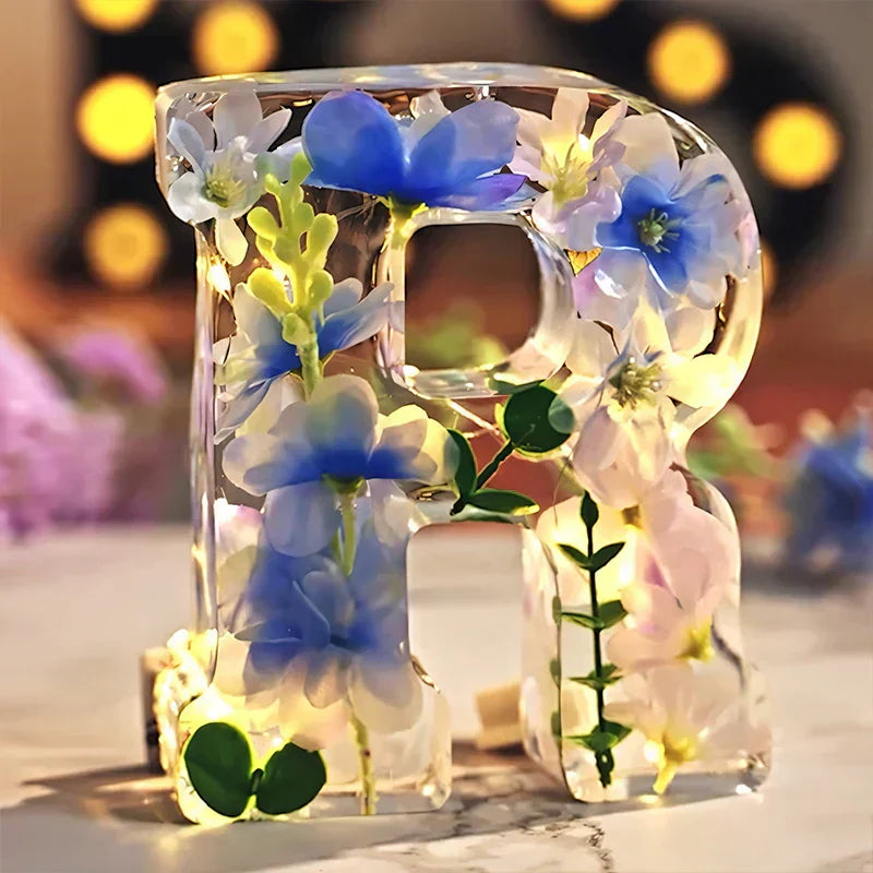 Lâmpada de harpa com flores secas e letra personalizada | Luz noturna LED decorativa