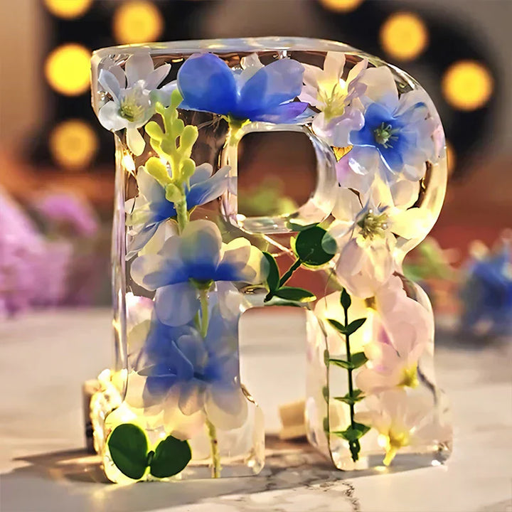 Lâmpada de harpa com flores secas e letra personalizada | Luz noturna LED decorativa