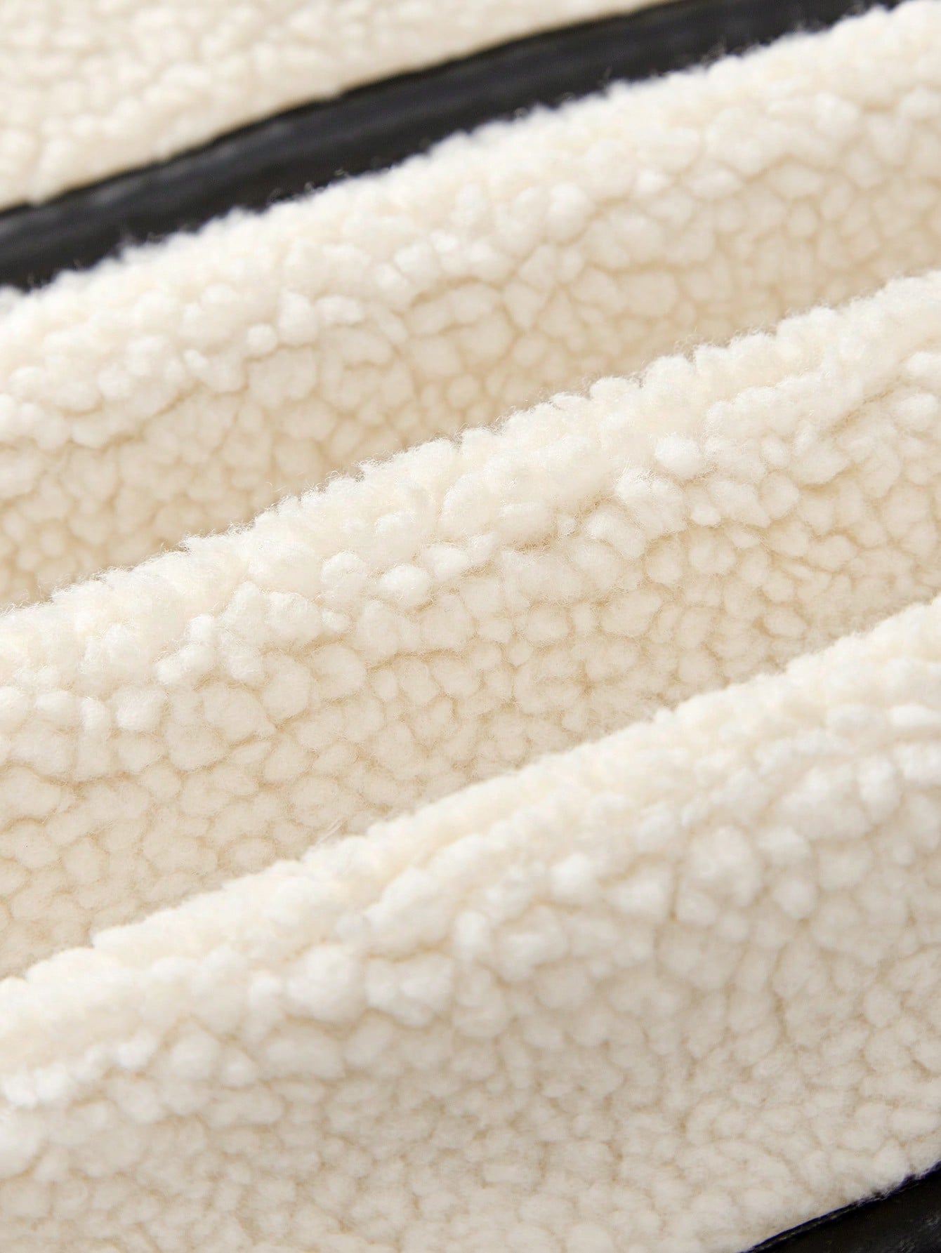 Luksusowa kurtka motocyklowa z pluszowego materiału dla kobiet o miękkiej fakturze i nowoczesnym kroju