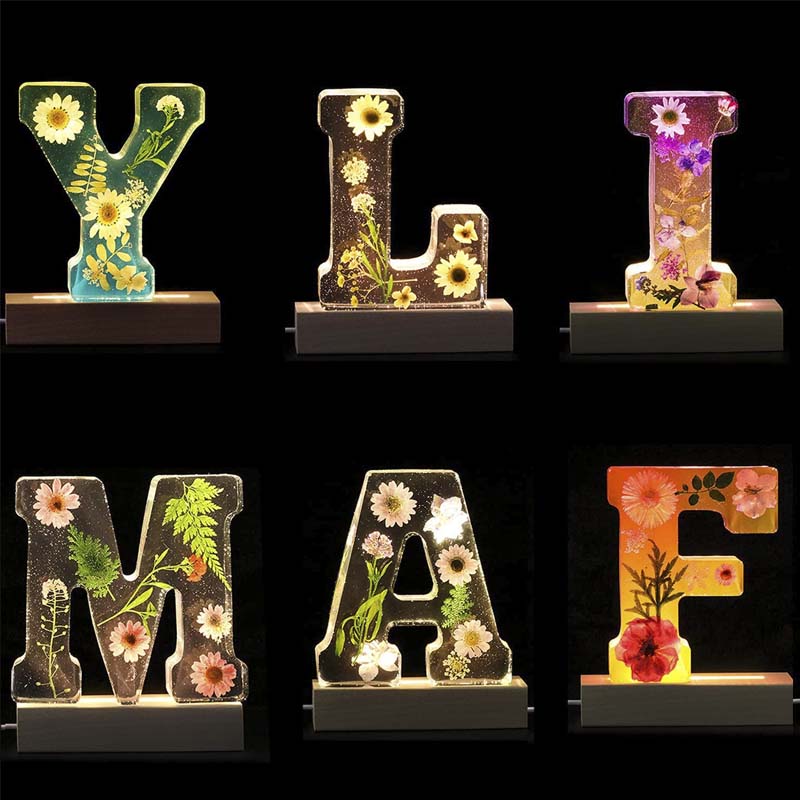 Lâmpada de harpa com flores secas e letra personalizada | Luz noturna LED decorativa