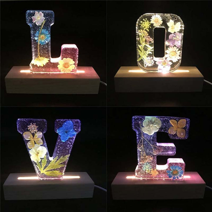 Lâmpada de harpa com flores secas e letra personalizada | Luz noturna LED decorativa