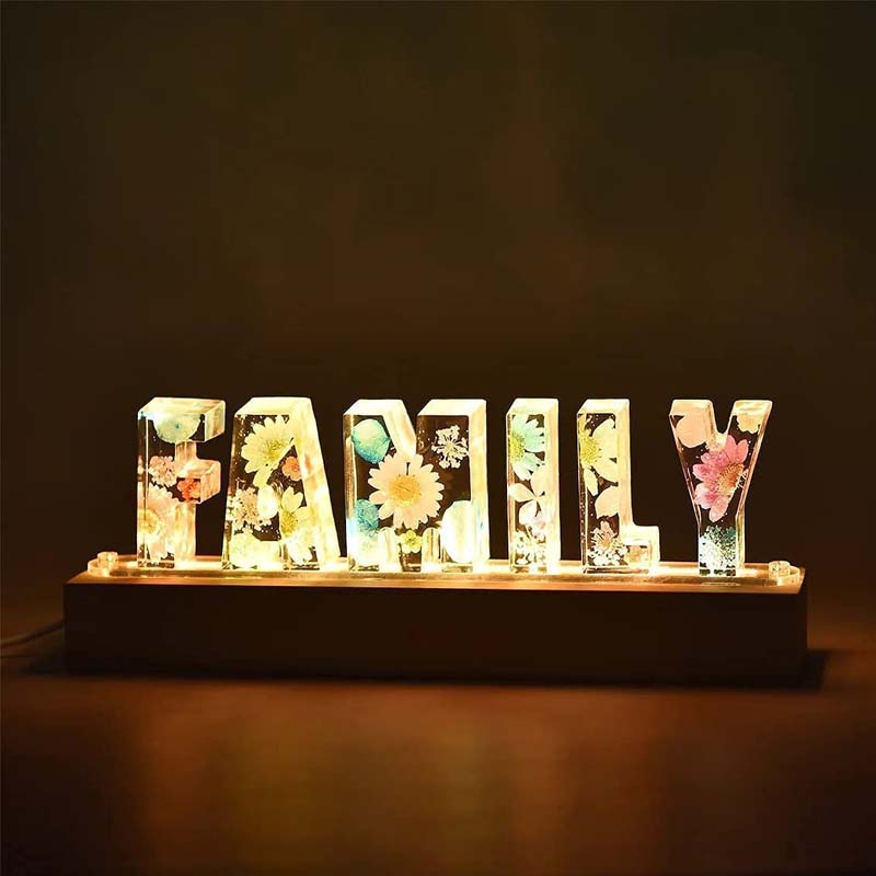Lâmpada de harpa com flores secas e letra personalizada | Luz noturna LED decorativa