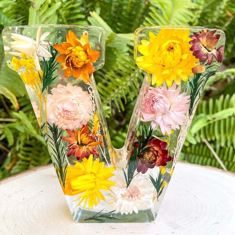 Lâmpada de harpa com flores secas e letra personalizada | Luz noturna LED decorativa