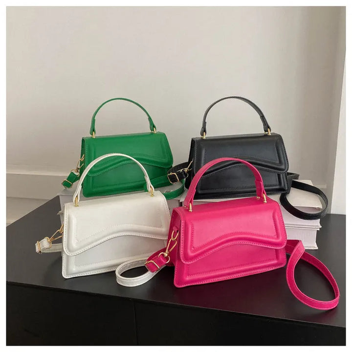 Melissa olkalaukku keinonahasta naisille | Kompakti crossbody-laukku aaltoilevalla läpällä