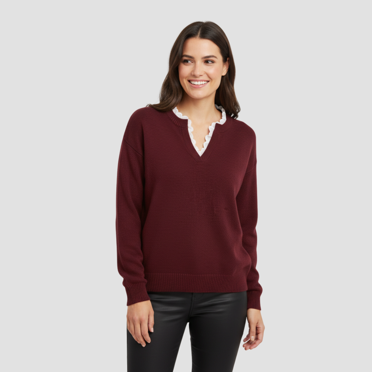 Pull tricoté pour femmes avec bord ondulé et col roulé élégant