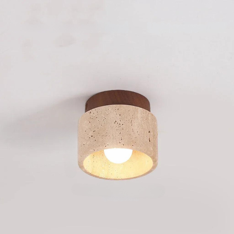 Moderne loftlampe i natursten med trædetaljer, minimalistisk design, energibesparende LED-lys, ideel til stue eller køkken.