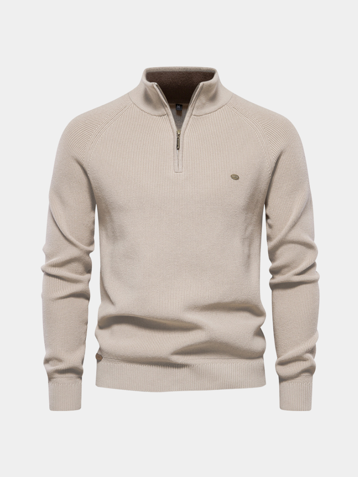 Beige herresweater med lynlås, ribstrikket design og høj krave. Stilfuld og varm trøje til efterår og vinter. Perfekt til casual og formelle lejligheder.