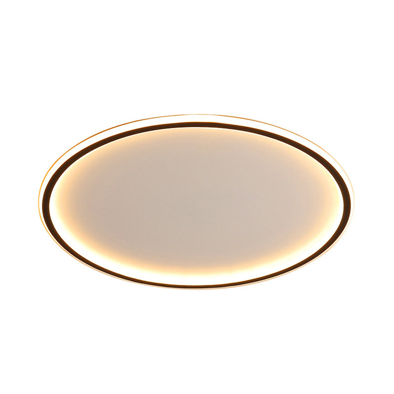 Oval LED loftlampe med varm hvid belysning, moderne design, energieffektiv, ideel til stue eller kontor.