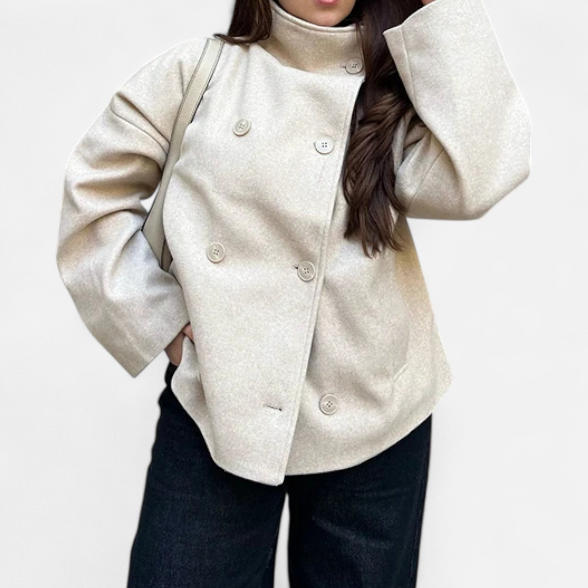 Kort vinterjakke til kvinder med høj krave og elegant finish