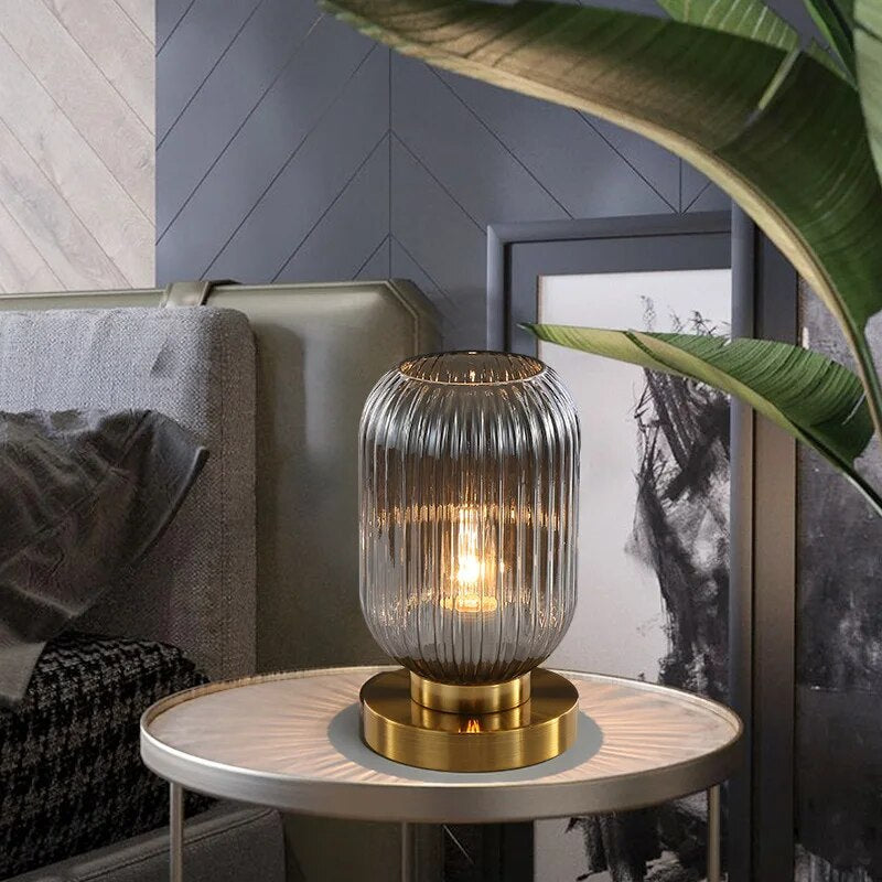 Nordisk design -pöytälamppu lasia - Elegance Modern LED