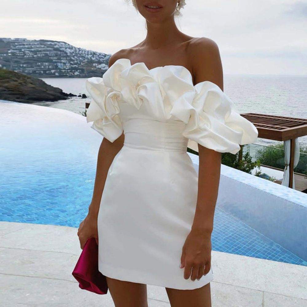 Mini-robe pour femmes avec volants et épaules dénudées élégantes