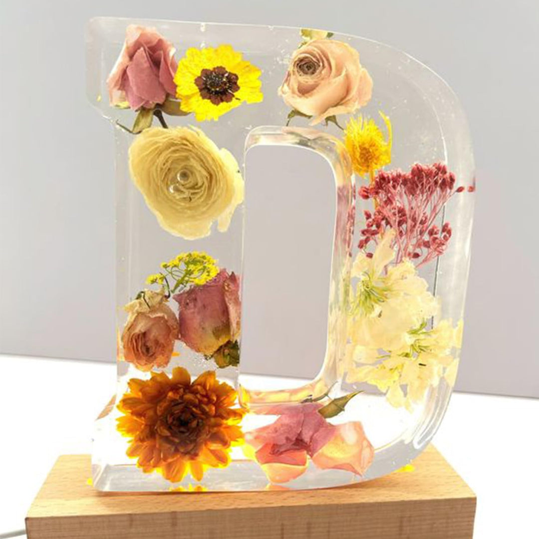 Lâmpada de harpa com flores secas e letra personalizada | Luz noturna LED decorativa