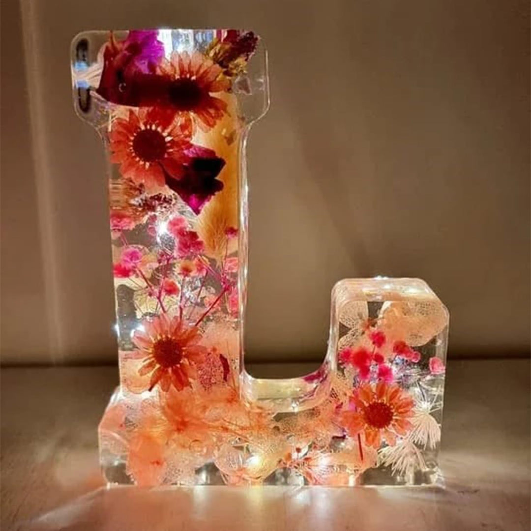 Lâmpada de harpa com flores secas e letra personalizada | Luz noturna LED decorativa