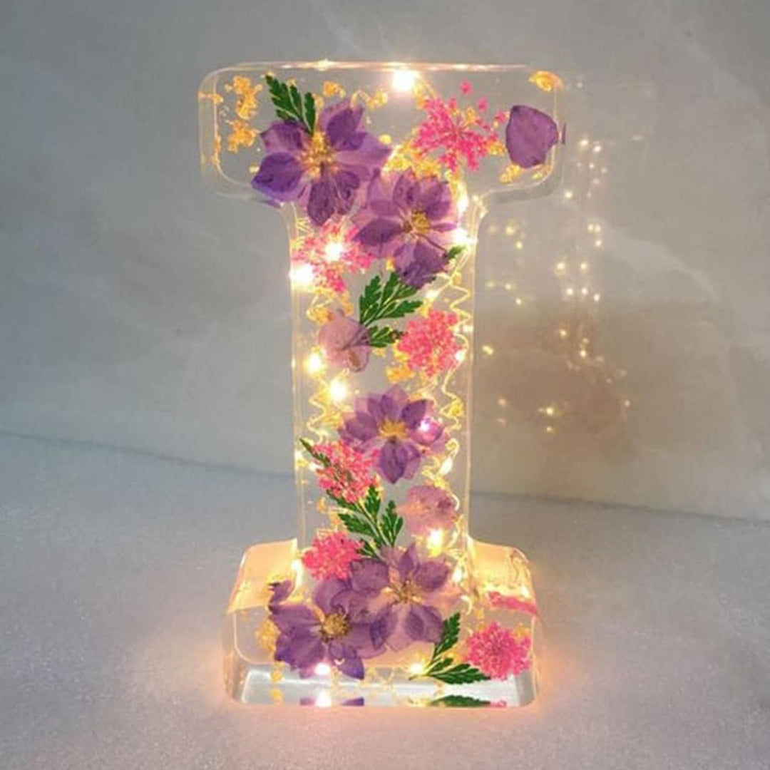 Lâmpada de harpa com flores secas e letra personalizada | Luz noturna LED decorativa