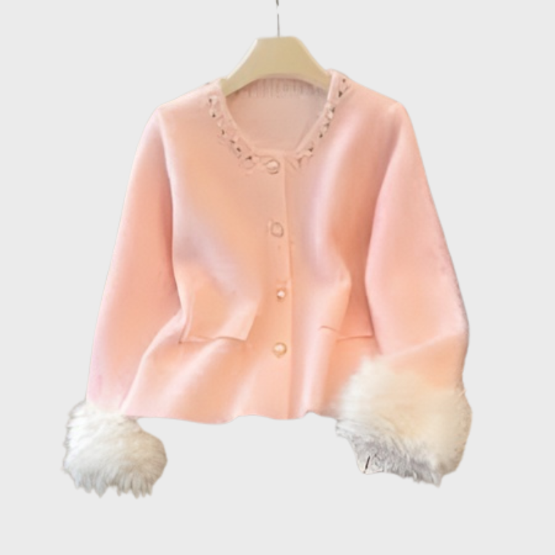 Lyserød cardigan med perleknapper og hvid pelskant på ærmerne, elegant design, perfekt til vintermode og stilfulde outfits.