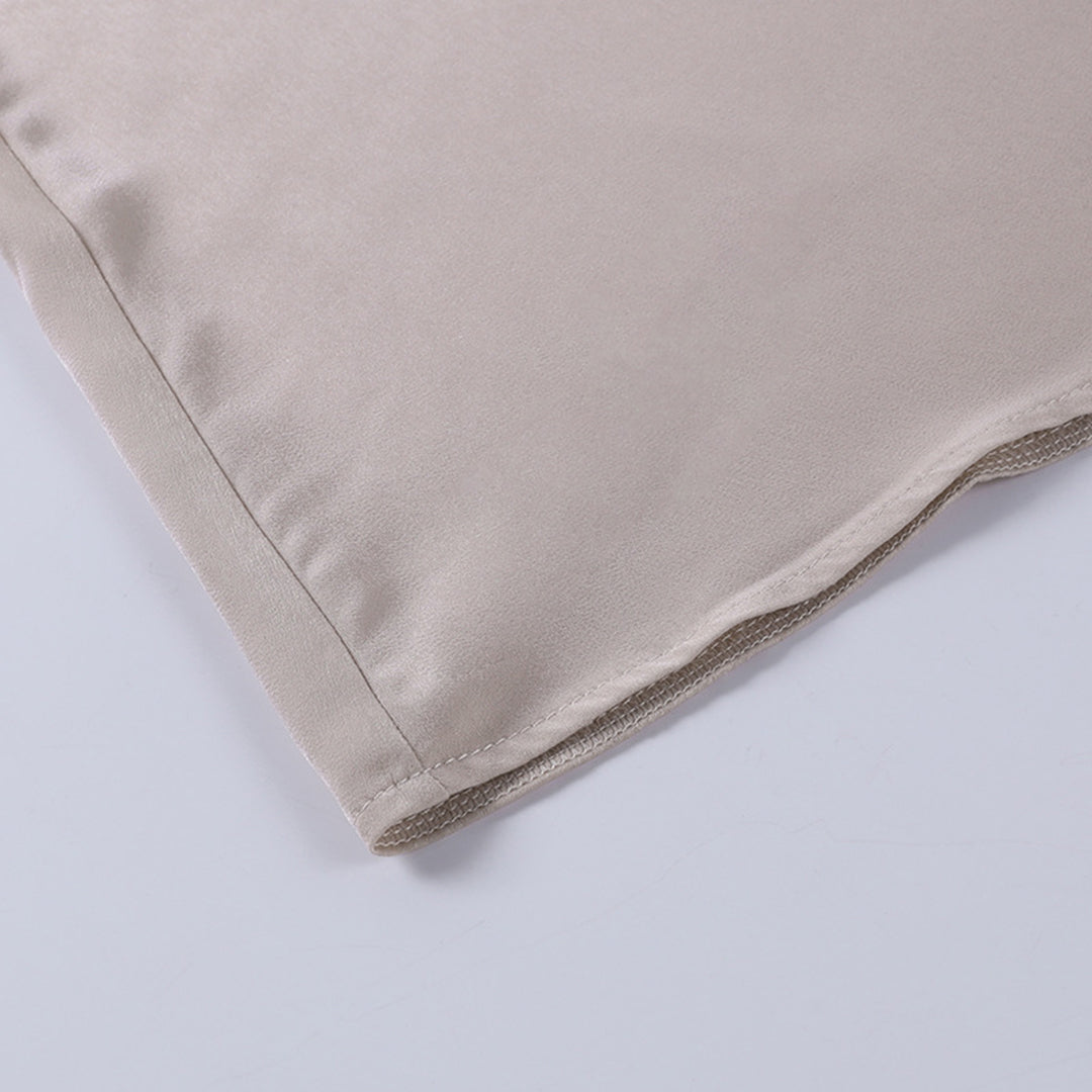 Satiini maximekko kietaisumallilla ja halkiolla | Eleganssia ja sensuaalisuutta | Juhlakelpoinen tyyli