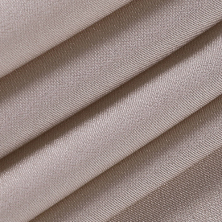 Satiini maximekko kietaisumallilla ja halkiolla | Eleganssia ja sensuaalisuutta | Juhlakelpoinen tyyli