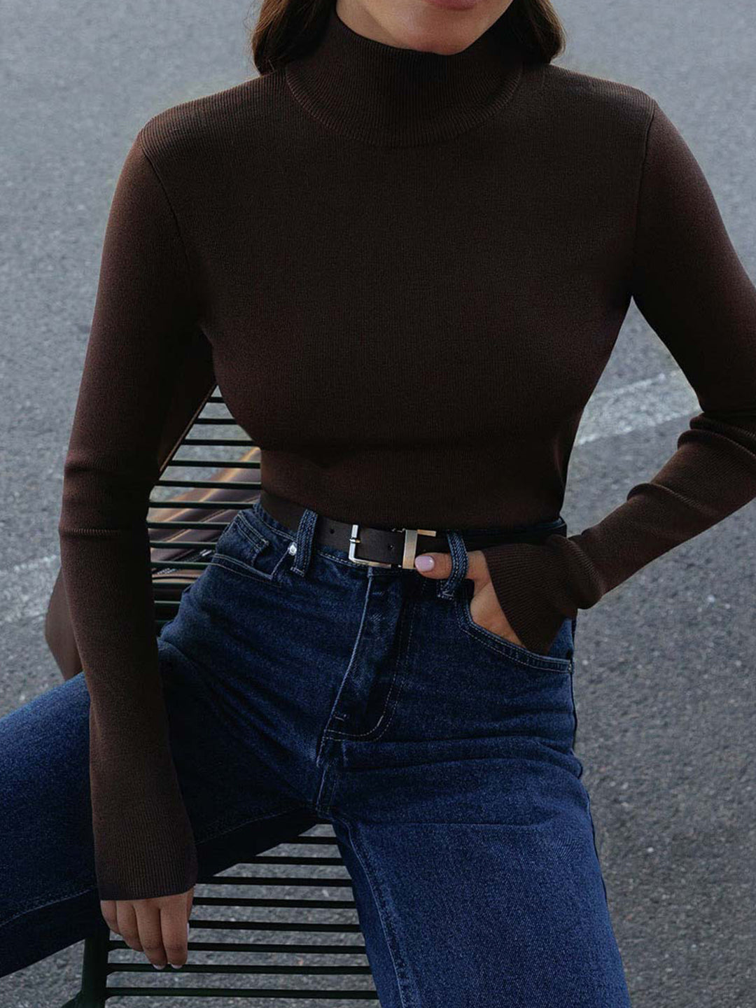 Haut pour femmes avec col montant et design confortable pour le printemps