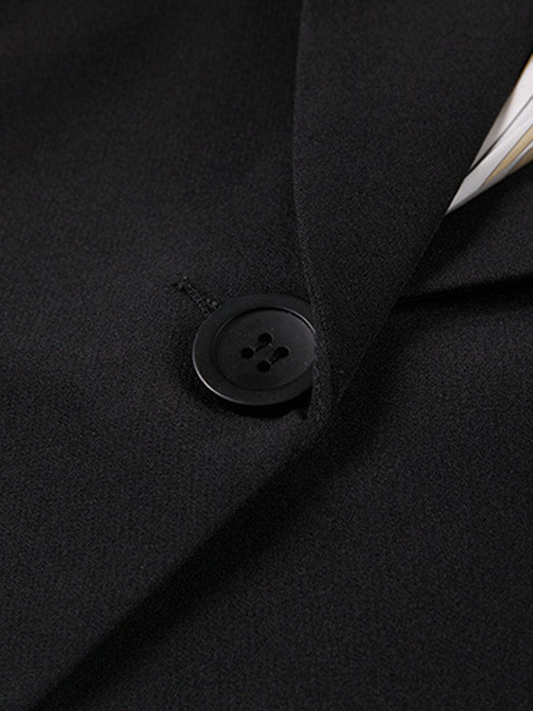 Selina | Kort sort blazer til kvinder med enkelt-knap og trendy pasform