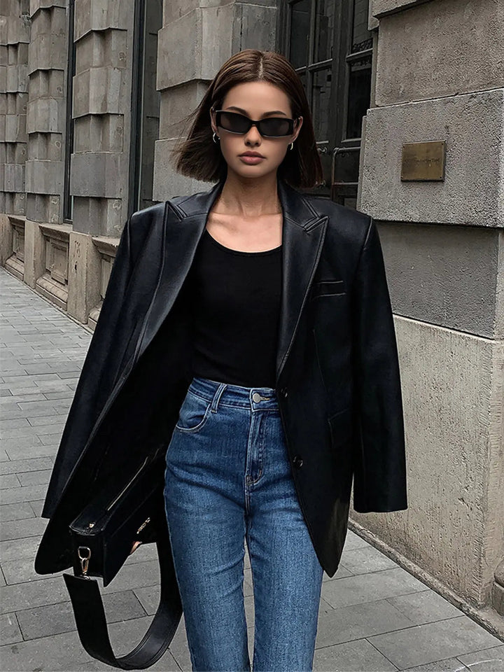 Sarah Dame Læder Blazer | Elegant Jakke med Praktiske Lommer