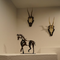 Adonisma | Figura de caballo de metal para decoración elegante del hogar
