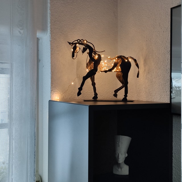 Adonisma | Figura de caballo de metal para decoración elegante del hogar