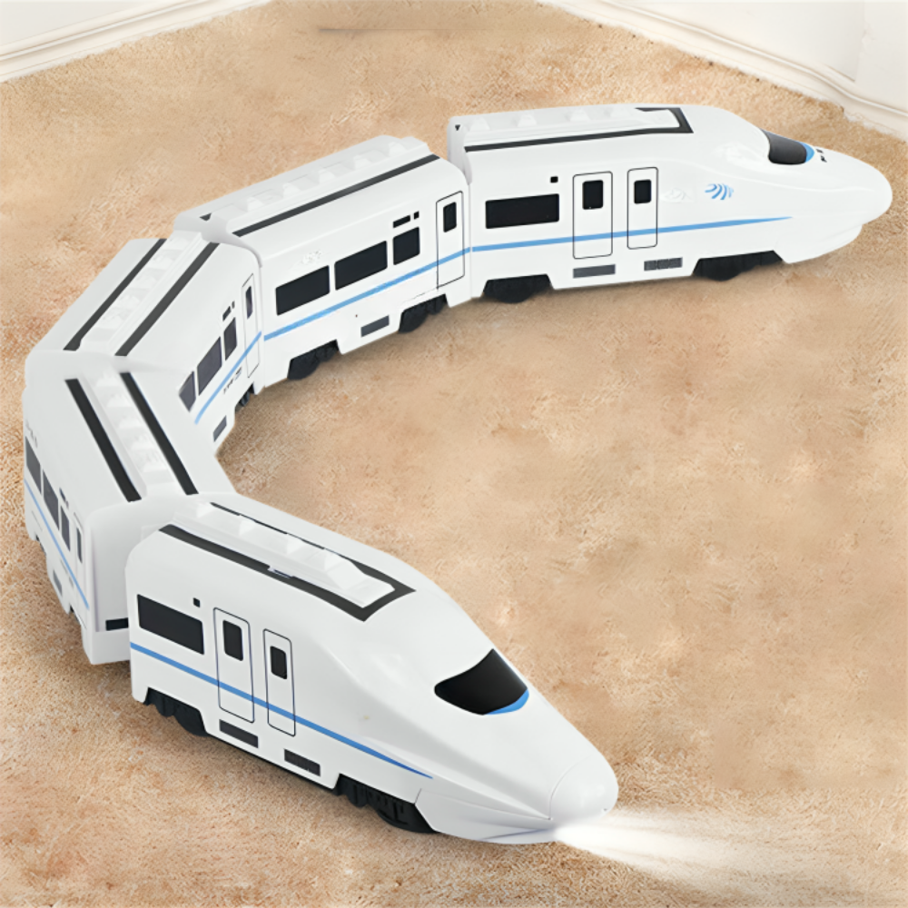 Hvid legetøjstog med moderne design på beige gulvtæppe. Elektrisk højhastighedstog model, perfekt til børneværelset.