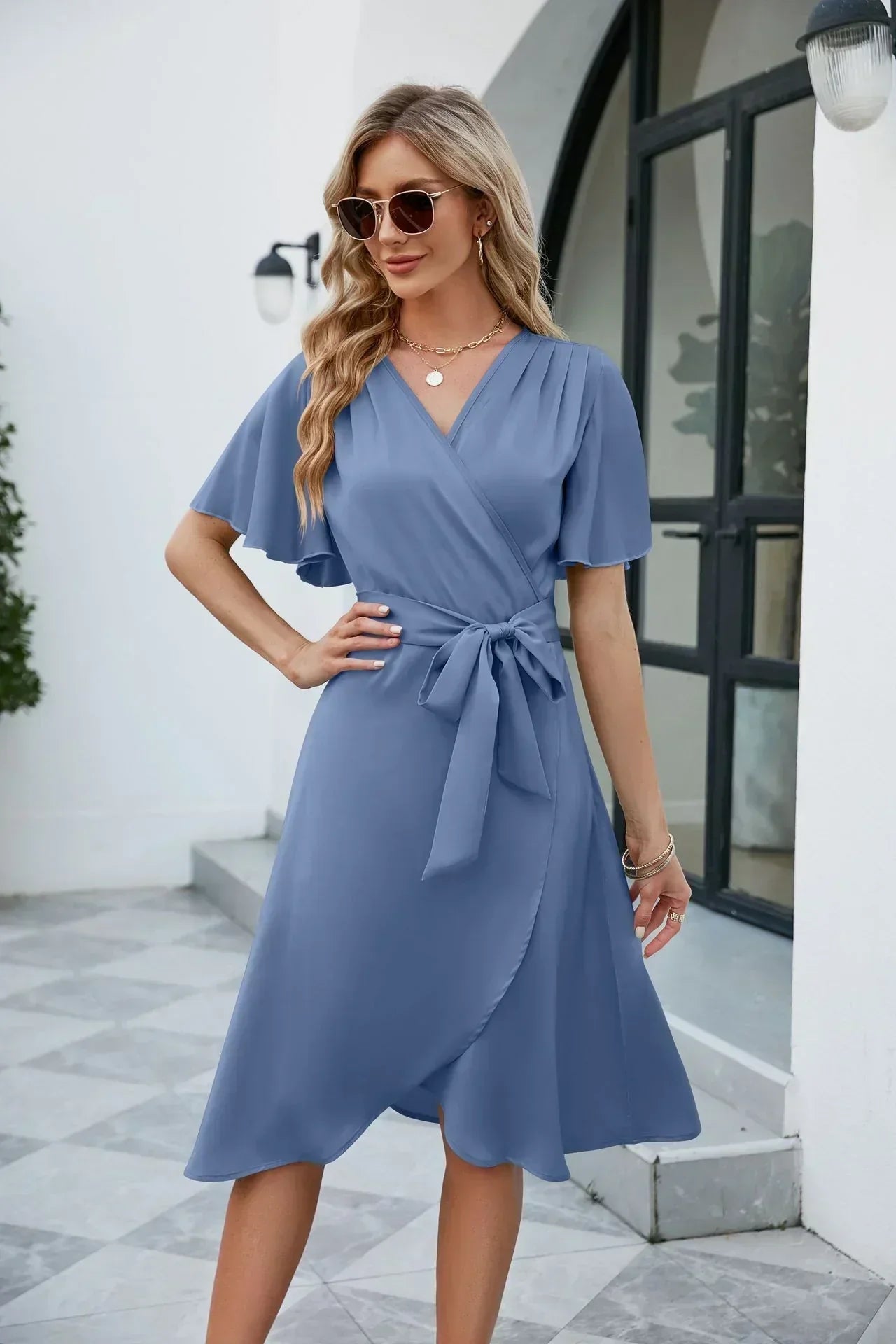 Robe portefeuille élégante pour femmes avec tombé souple et coupe féminine