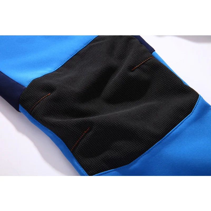 Blå og sort cykelshorts med åndbart materiale og ergonomisk design. Ideel til cykling, komfort og ydeevne.