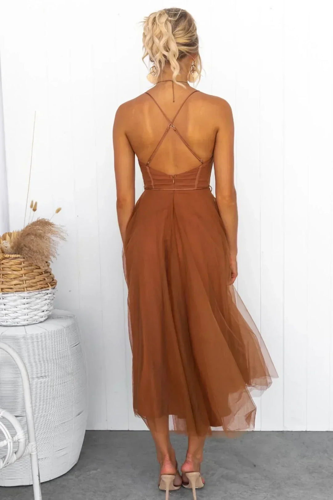 Alessia verkkokorsettimekko | Vaalea toppi eleganttiin lookiin