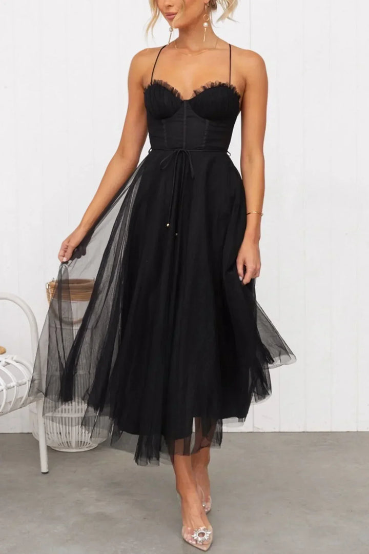 Alessia verkkokorsettimekko | Vaalea toppi eleganttiin lookiin