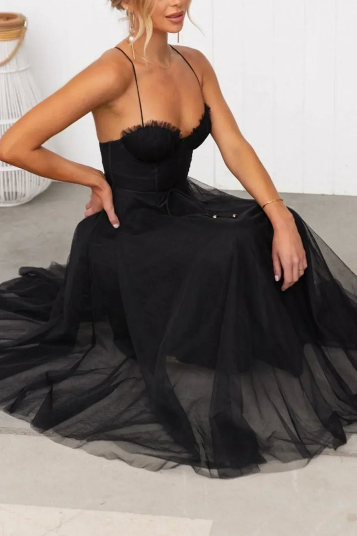 Alessia verkkokorsettimekko | Vaalea toppi eleganttiin lookiin