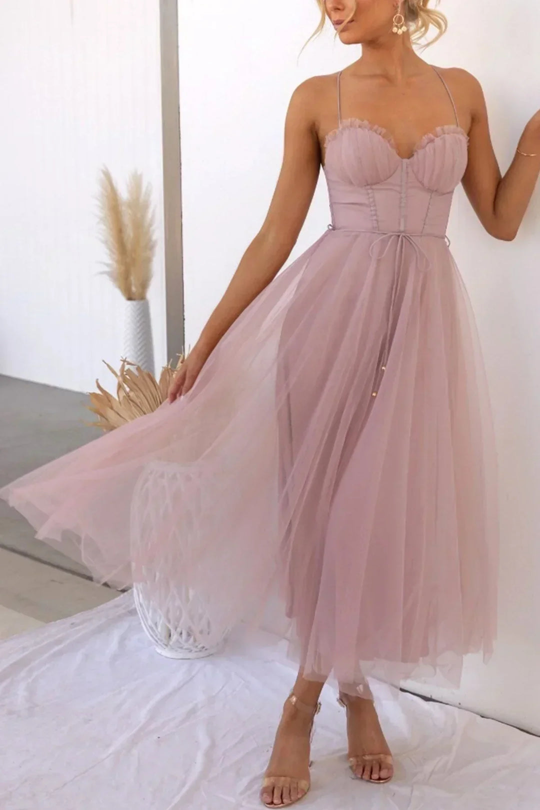 Alessia verkkokorsettimekko | Vaalea toppi eleganttiin lookiin