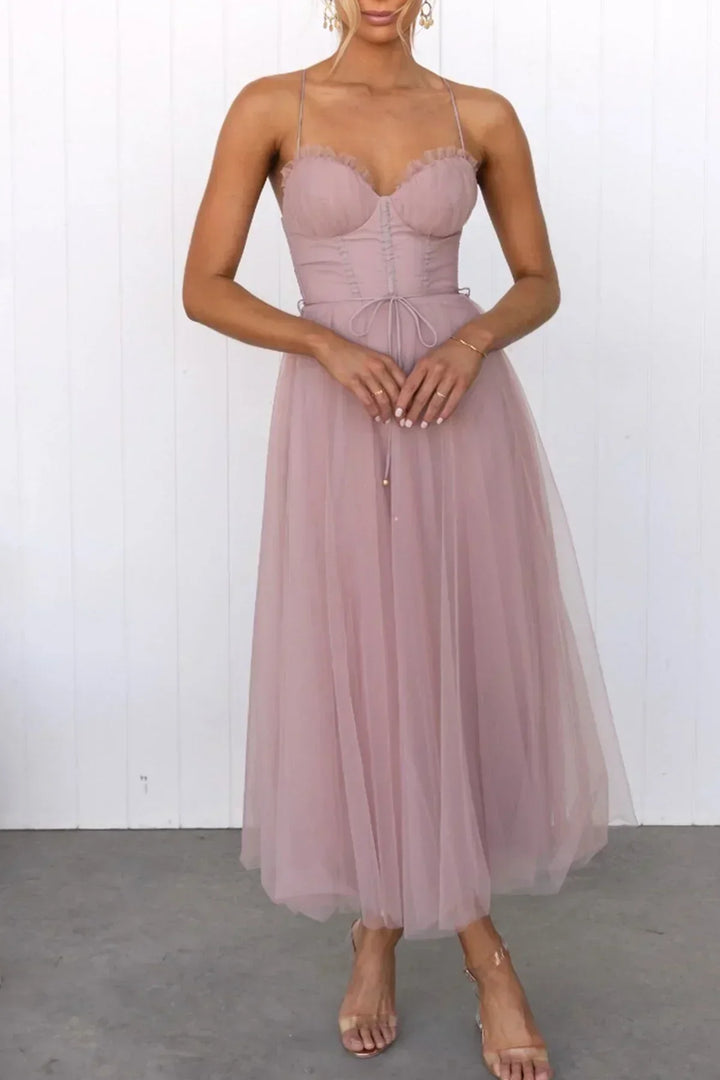 Alessia verkkokorsettimekko | Vaalea toppi eleganttiin lookiin