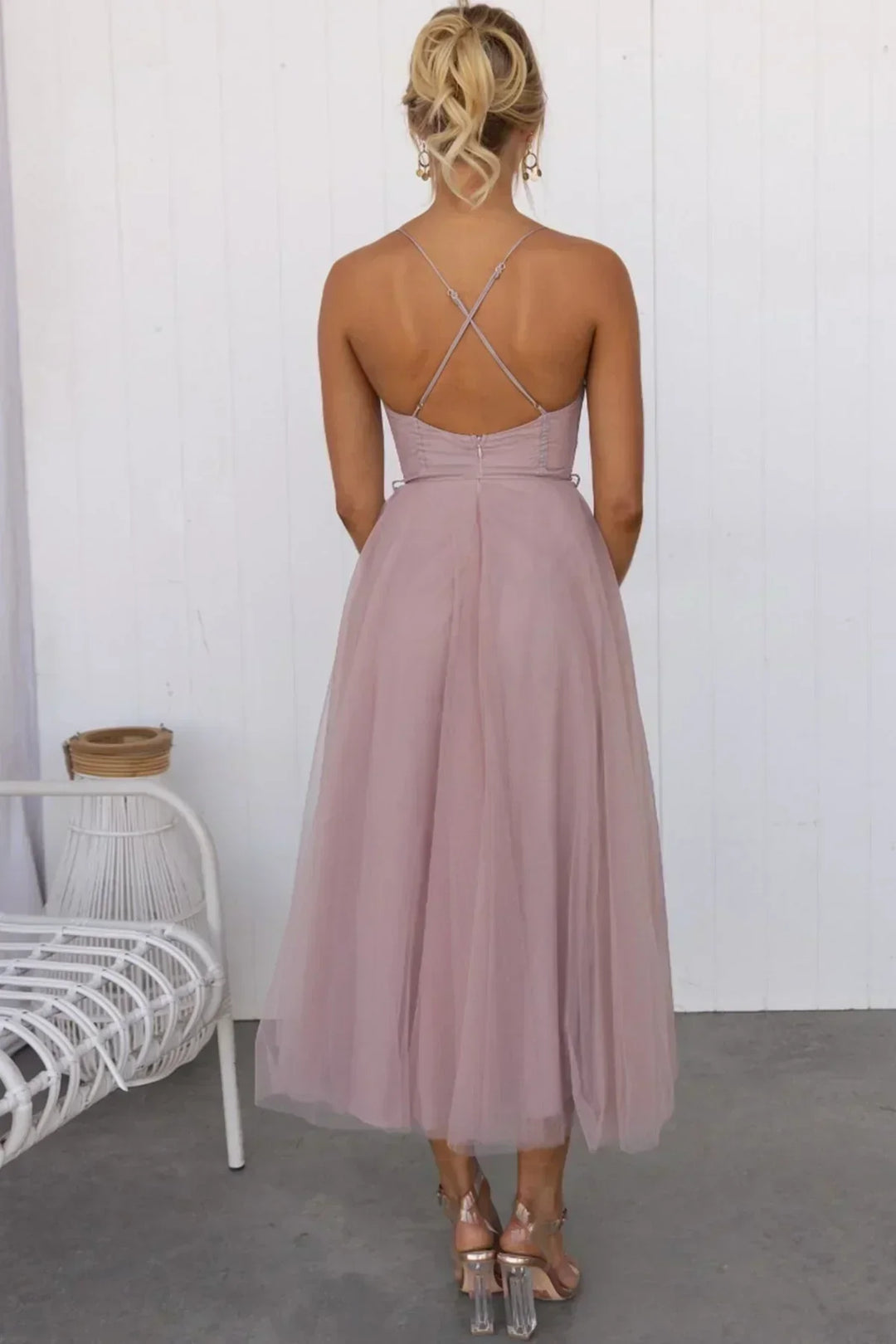 Alessia verkkokorsettimekko | Vaalea toppi eleganttiin lookiin