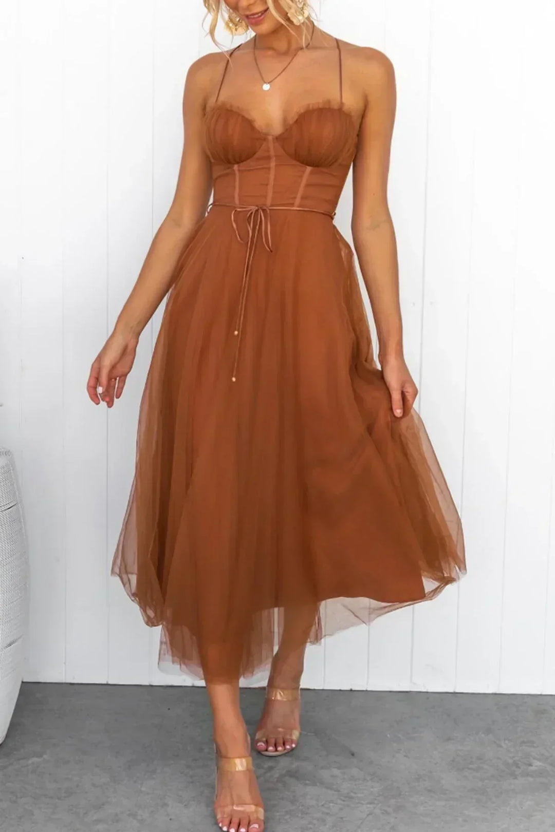 Alessia verkkokorsettimekko | Vaalea toppi eleganttiin lookiin