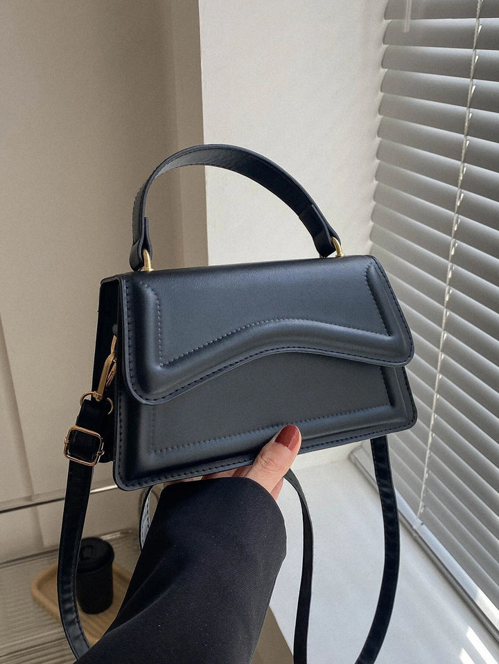 Melissa olkalaukku keinonahasta naisille | Kompakti crossbody-laukku aaltoilevalla läpällä