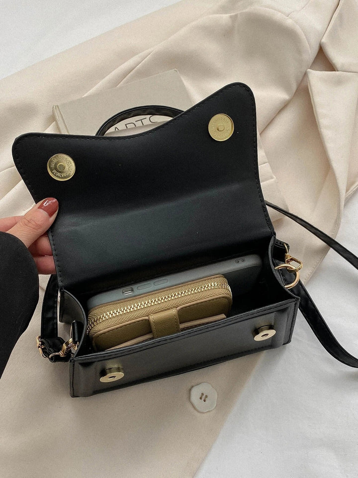 Melissa olkalaukku keinonahasta naisille | Kompakti crossbody-laukku aaltoilevalla läpällä