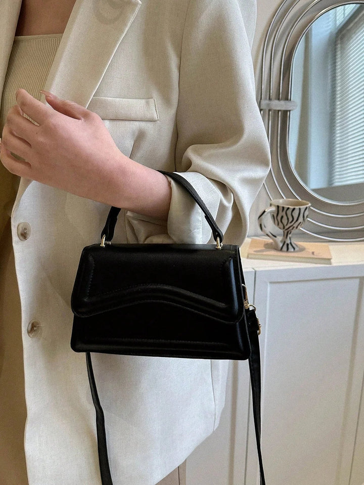 Melissa olkalaukku keinonahasta naisille | Kompakti crossbody-laukku aaltoilevalla läpällä