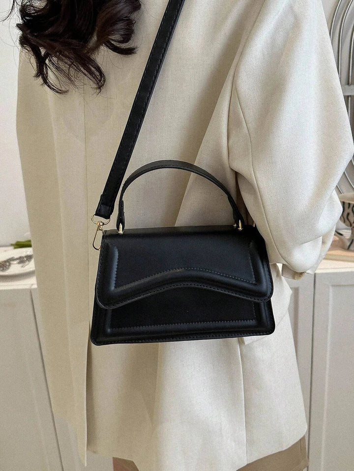 Melissa olkalaukku keinonahasta naisille | Kompakti crossbody-laukku aaltoilevalla läpällä