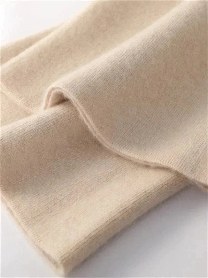 Beige kashmir tørklæde i blødt materiale, elegant design, perfekt til vintermode. Luksuriøst tilbehør til stilfulde outfits.